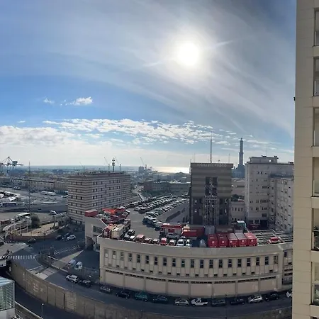 Lanternalba Con Vista Sul Porto Antico Genova
