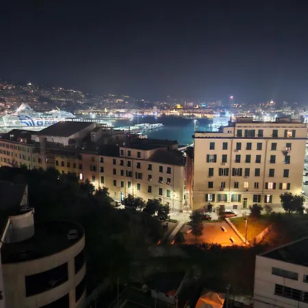 Lanternalba Con Vista Sul Porto Antico